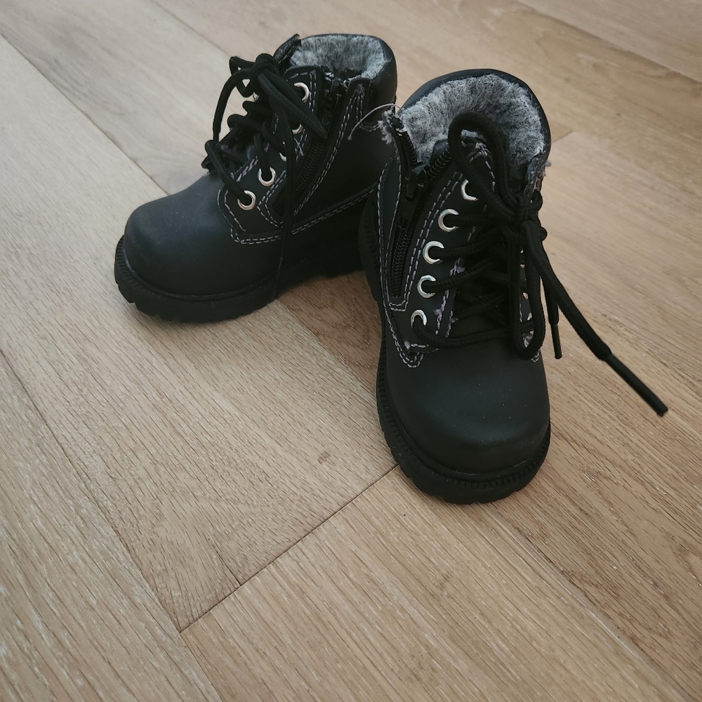UNBRANDED | Must have boots for little walkers!